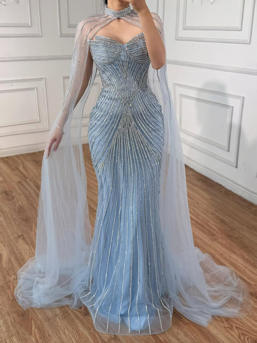 Vestido de Noite de Sereia em Nude de Luxo com Mangas de Capa LA73118