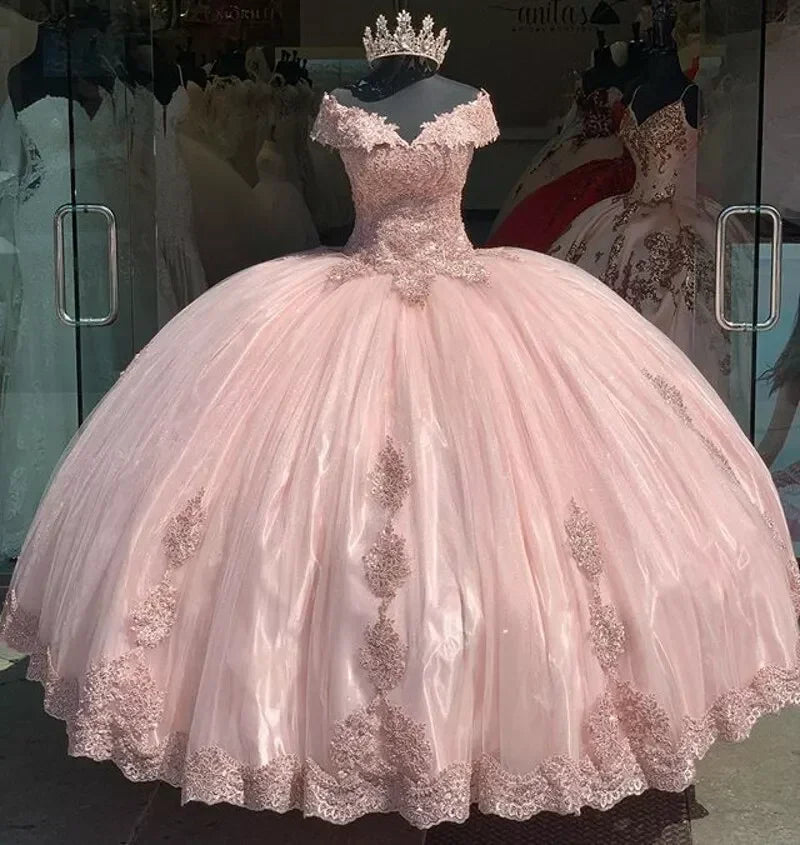 Süßes rosa schulterfreies Ballkleid aus Tüll mit Spitzenapplikationen Quinceañera Kleid Y7728