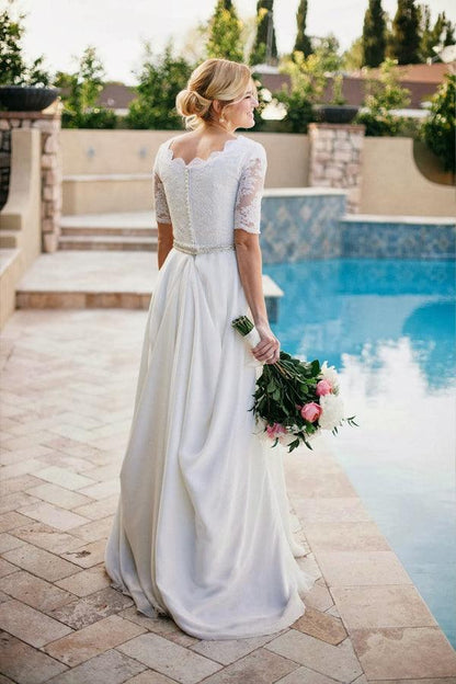 A-Linien-Brautkleid mit Spitze und Perlenbesatz in Elfenbein mit halblangen Ärmeln 
