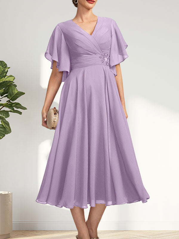 A-Linie, V-Ausschnitt, knielang, Chiffonkleid für die Brautmutter mit plissierten Perlen