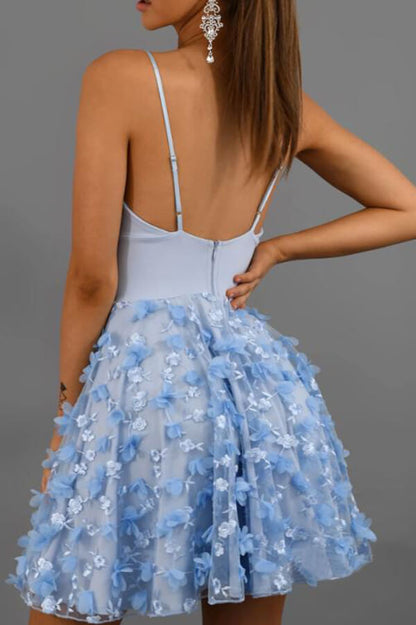 Vestidos de fiesta de bienvenida en azul claro, corte A, escote en V, tirantes finos, encaje floral