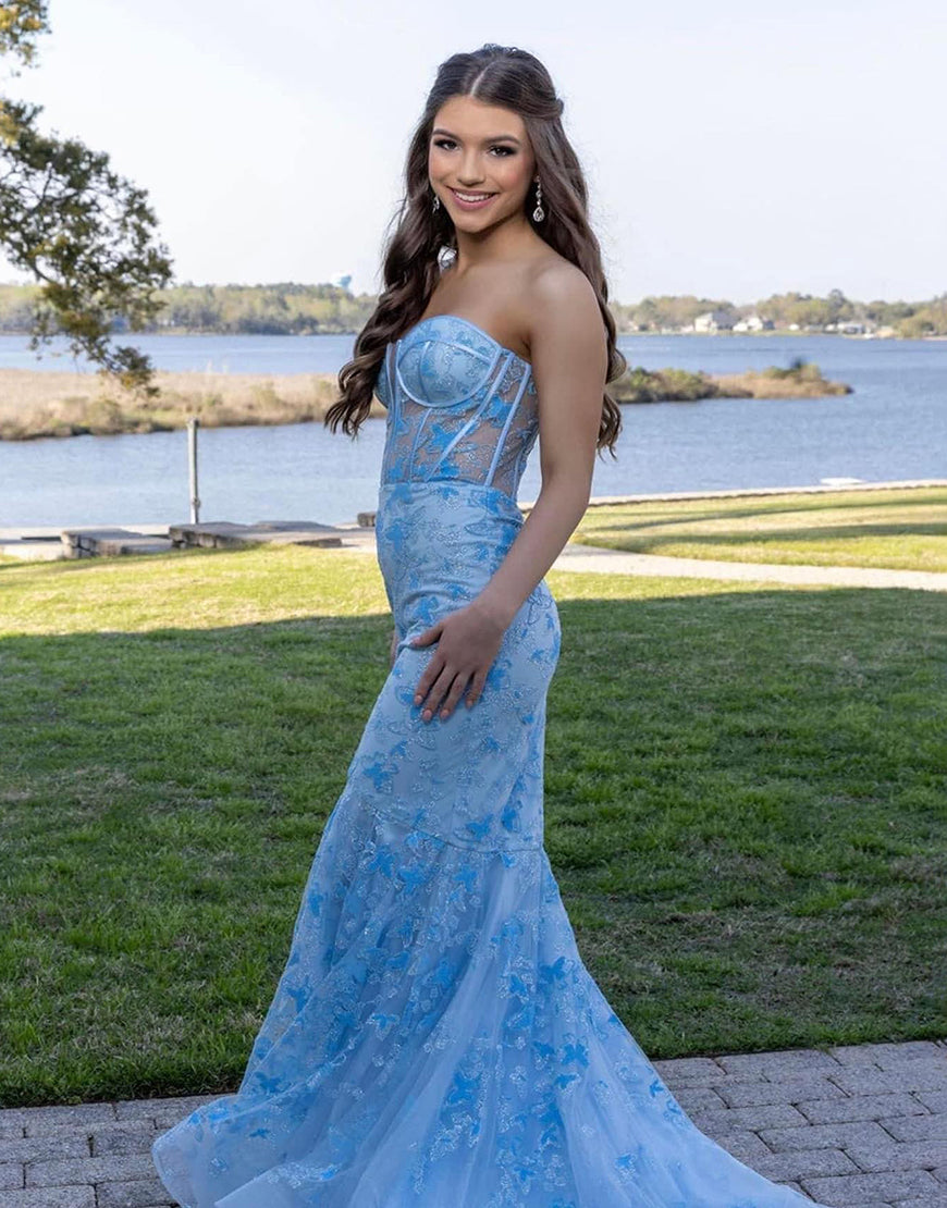 Hermoso vestido de fiesta largo sin tirantes con apliques