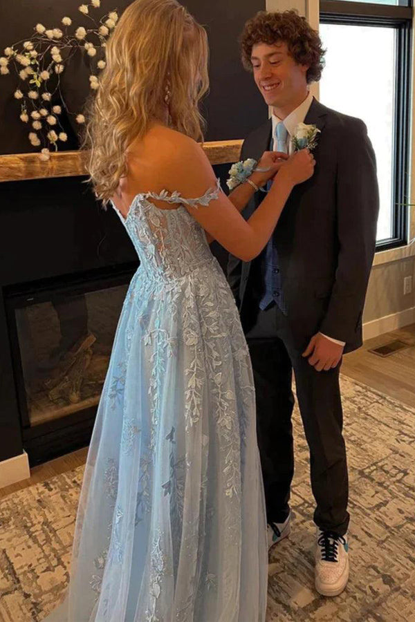 Vestidos de fiesta largos de tul azul claro con hombros descubiertos y apliques de encaje
