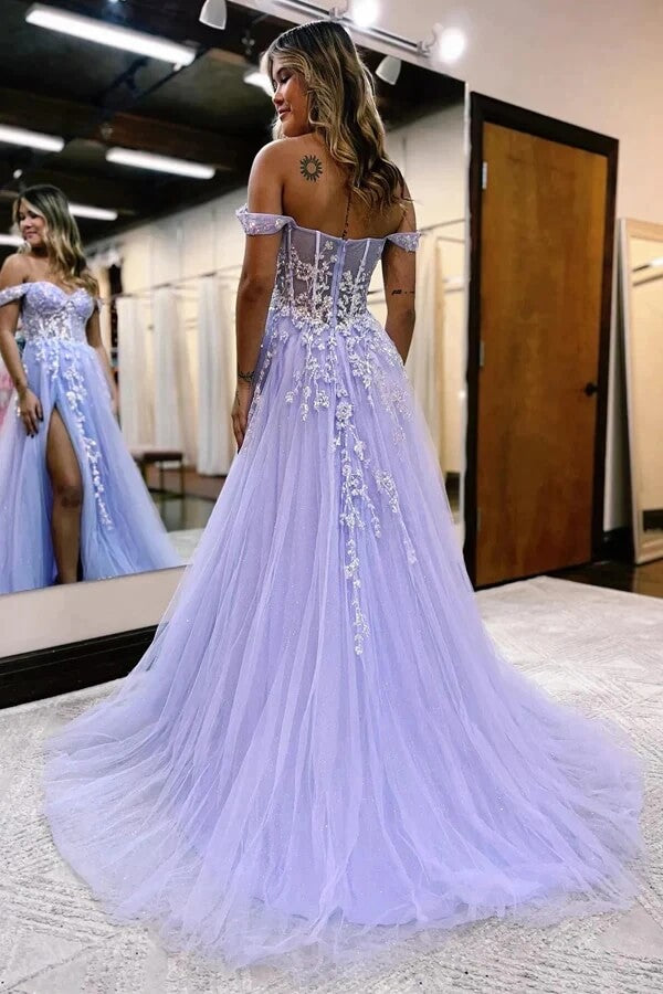 Vestidos de fiesta largos de tul con hombros descubiertos y apliques de encaje.