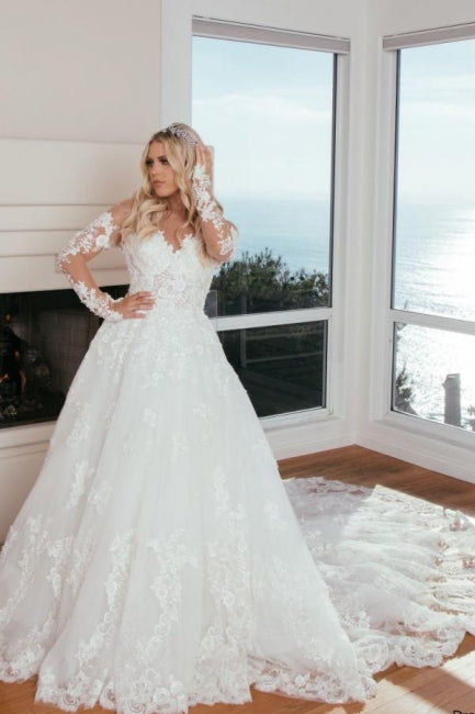 Robe de mariée princesse en ligne A à manches longues avec décolleté en cœur et dentelle