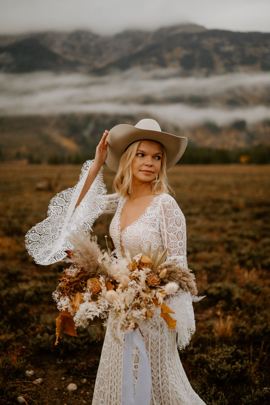 Long Sleeve Lace Wedding Dresses Lace Up Back Beach Wedding Dress