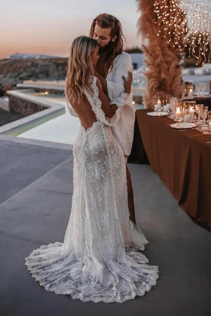 Langärmliges Boho-Brautkleid mit V-Ausschnitt und Spitzenapplikationen