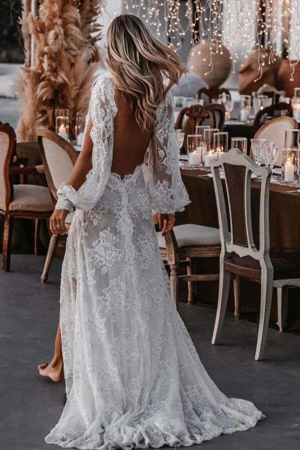 Langärmliges Boho-Brautkleid mit V-Ausschnitt und Spitzenapplikationen
