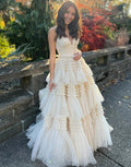 Abito formale in tulle a strati con strascico lungo SYP156