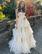 Abito formale in tulle a strati con strascico lungo SYP156