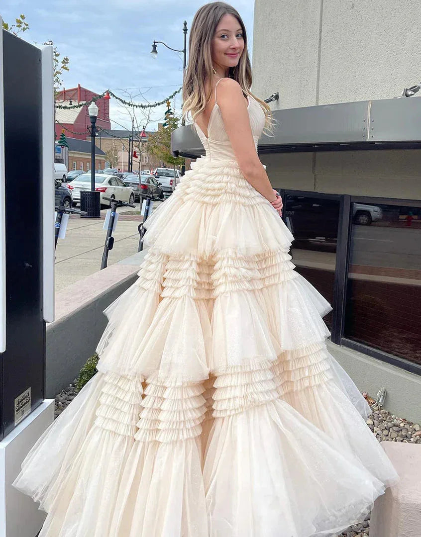 Abito formale in tulle a strati con strascico lungo SYP156