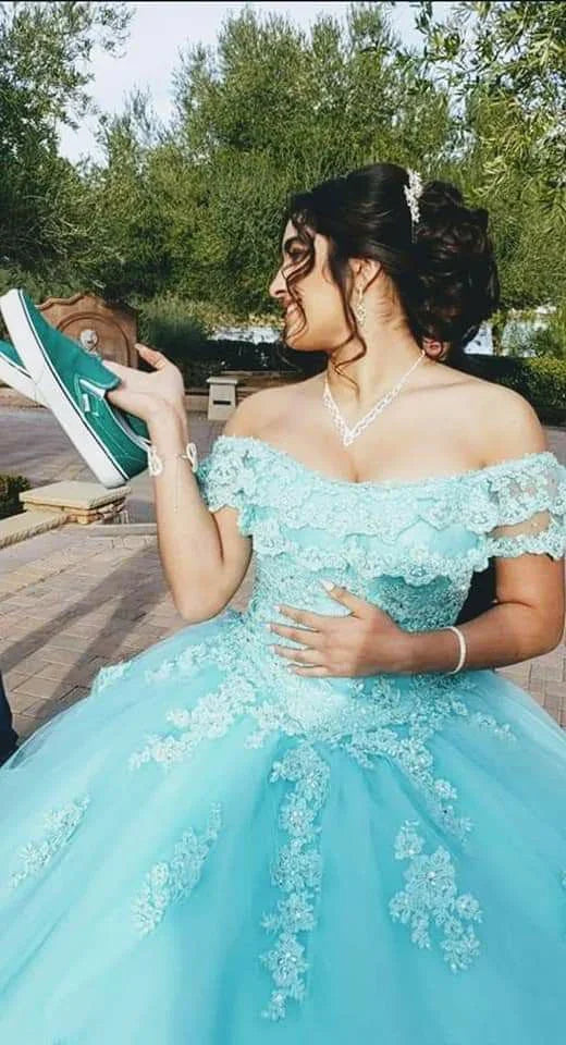 Abito da principessa con gonna a palloncino in tulle e pizzo, scollatura a spalle scoperte Y3087