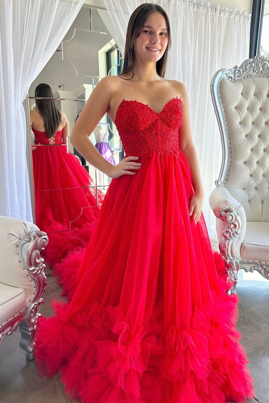 Langes Ballkleid mit Tüllapplikationen und herzförmigem Ausschnitt und Rüschen