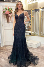 Robe de bal trompette à lacets avec appliques Plunge V