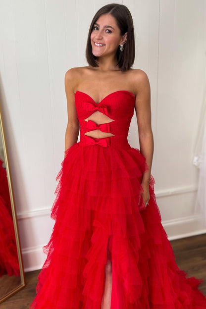 Vestido de fiesta de lunares sin tirantes, con volantes, capas y aberturas