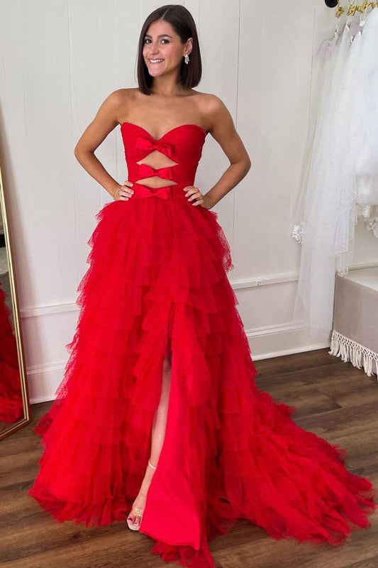 Vestido de fiesta de lunares sin tirantes, con volantes, capas y aberturas