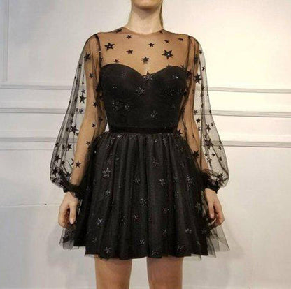 Vestido mini de fiesta único con mangas largas, cuello transparente y estrellas
