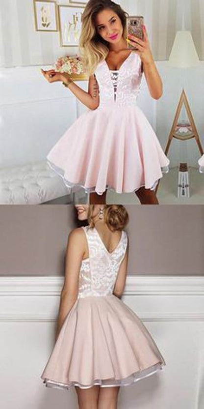 Minivestido de fiesta corto con escote en V y encaje rosa con apliques