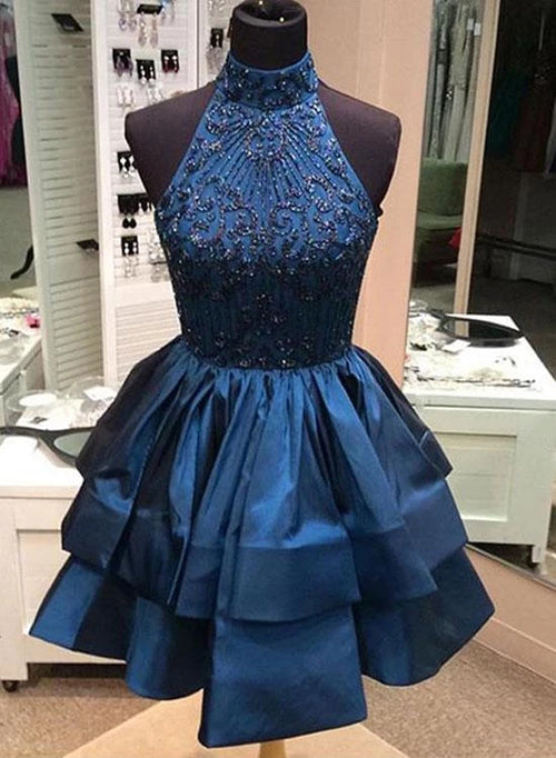Schickes, hochgeschlossenes, kurzes Ballkleid aus Satin mit Strasssteinen