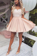 Vestidos Cor-de-Rosa de Renda e Cetim Acima do Joelho para Baile de Regresso a Casa