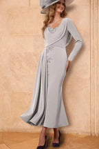 Eng anliegendes, langes, ärmelloses knöchellanges Kleid für die Brautmutter