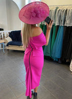 Vestidos de madrina con vaina/columnas, escote a los hombros y largo hasta el té