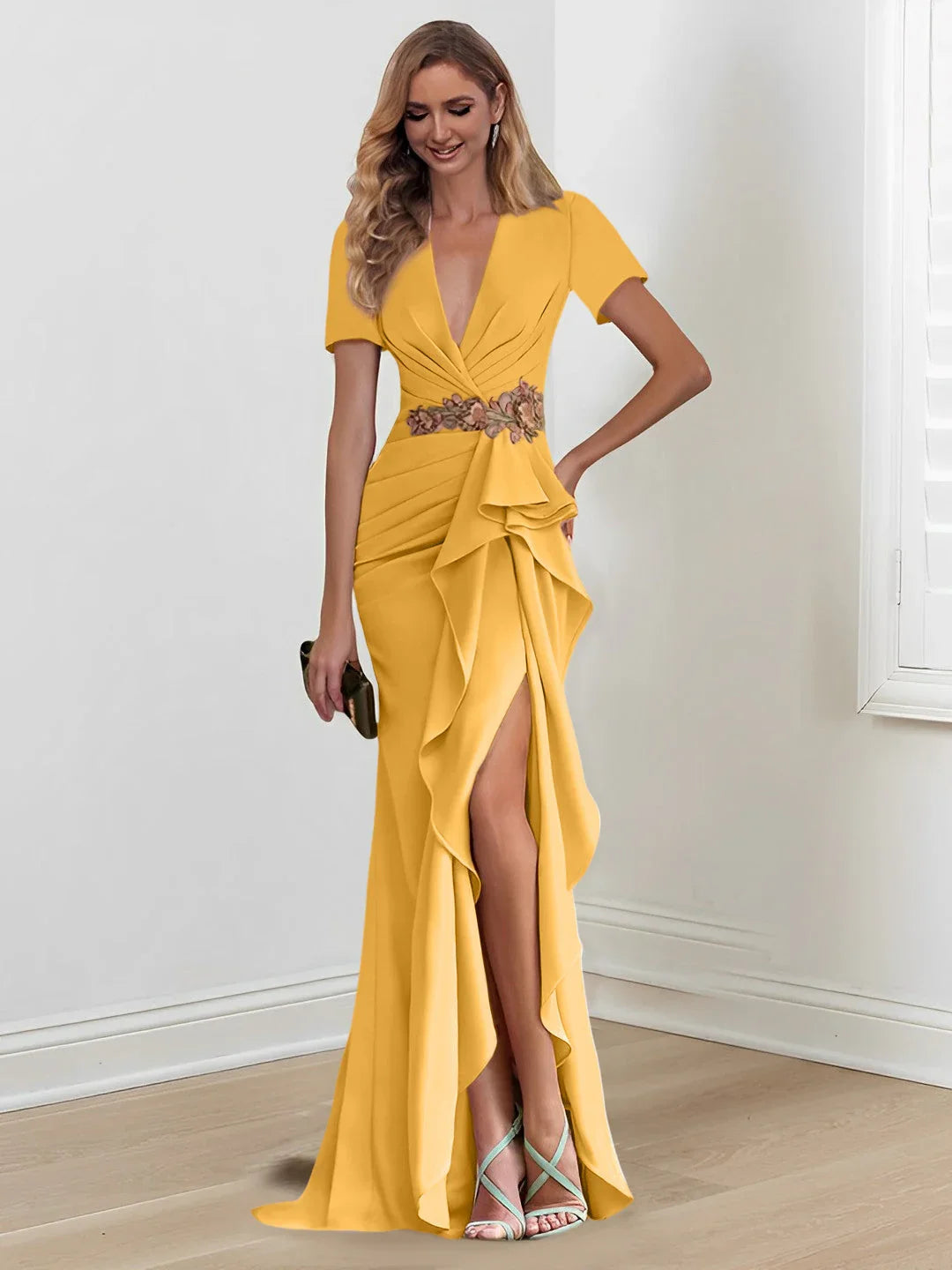 فساتين أم العروس بطول الأرض برقبة على شكل حرف V وتصميم حورية البحر/الصفارة مع كشكش