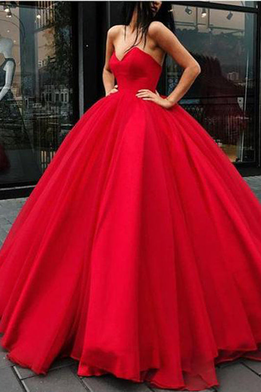 Vestido de fiesta largo rojo con escote en forma de corazón y cordones hasta el suelo
