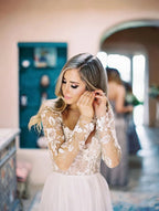 فساتين زفاف بوهيمية بأكمام طويلة من الدانتيل المزخرف بالخرز والزهور الشفافة من رويزبريدال