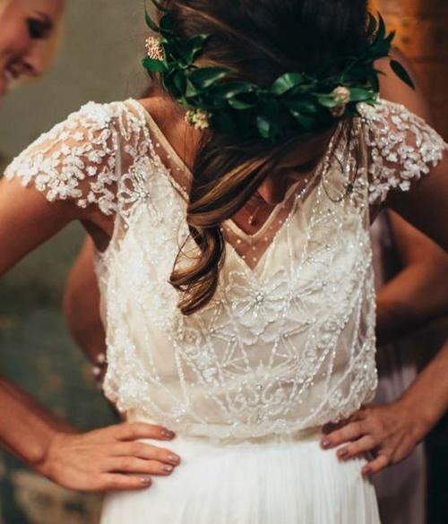 Vestidos de novia brillantes, románticos, de corte A, escote en V, de gasa con cuentas.