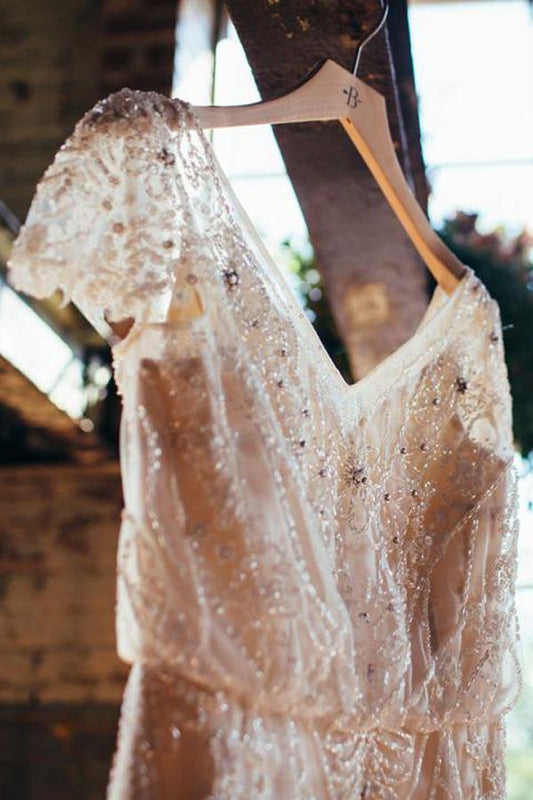 Funkelnde Brautkleider Romantisches A-Linie V-Ausschnitt Perlenbesetztes Chiffon-Brautkleid