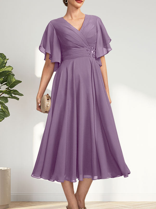 A-Linie, V-Ausschnitt, knielang, Chiffonkleid für die Brautmutter mit plissierten Perlen