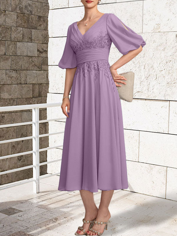 A-Linie V-Ausschnitt Wadenlanges Chiffon-Kleid für die Brautmutter mit Plissee