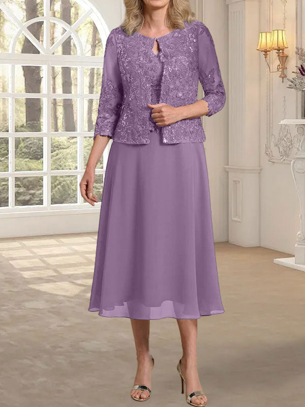 Robe de mère de la mariée en dentelle et mousseline, longueur thé, en ligne A, décolleté arrondi, ornée de paillettes