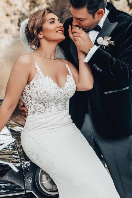 فساتين زفاف بطول الأرض بتصميم حورية البحر، برقبة قلبية، مزينة بتطريزات، من قماش ساتان، بأشرطة رفيعة بدون أكمام مع دانتيل