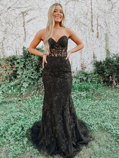 Vestido de fiesta largo de encaje con escote corazón de sirena y apliques