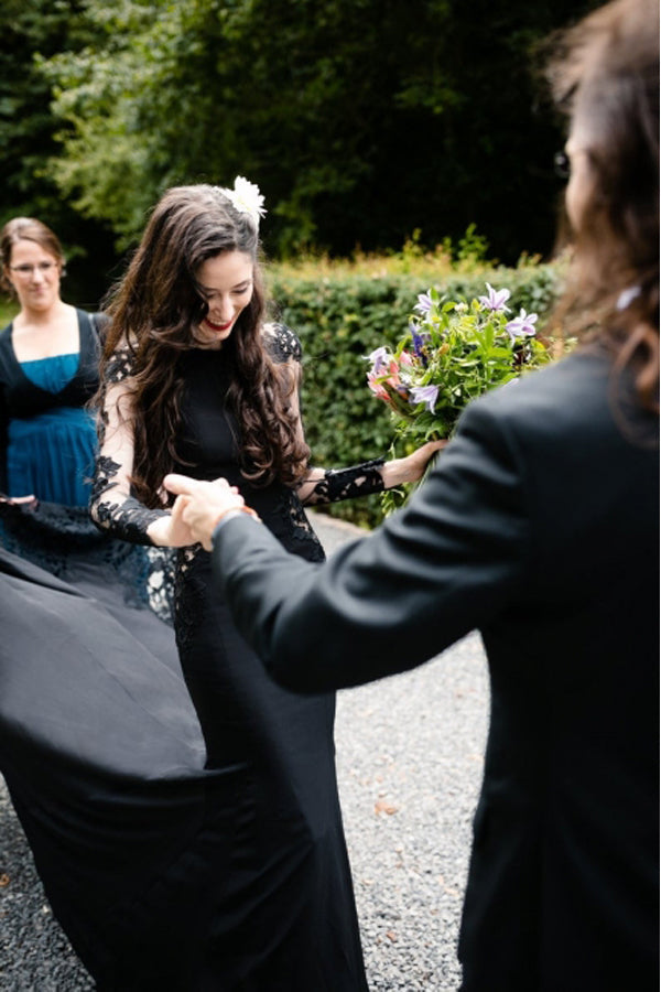 Meerjungfrau Blumen Schwarzes Hochzeitskleid Langarm Brautkleid