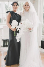 Abito da damigella nero con spallina a fiocco e scollo a sirena BD125