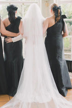 Abito da damigella nero con spallina a fiocco e scollo a sirena BD125