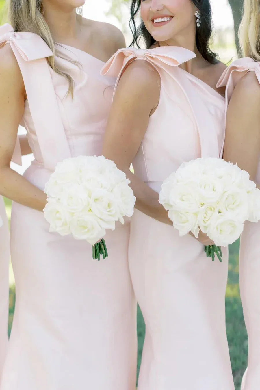 Robe de demoiselle d'honneur noire à bretelle unique avec nœud Mermaid BD125