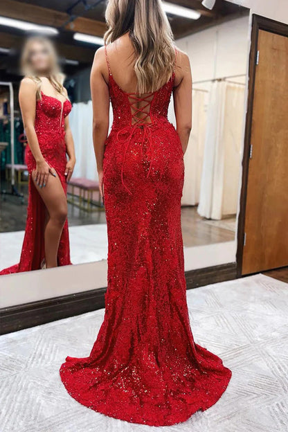 Vestido de fiesta rojo con apliques y tirantes finos de sirena y abertura