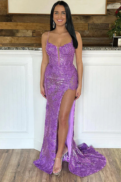Vestido de fiesta rojo con apliques y tirantes finos de sirena y abertura