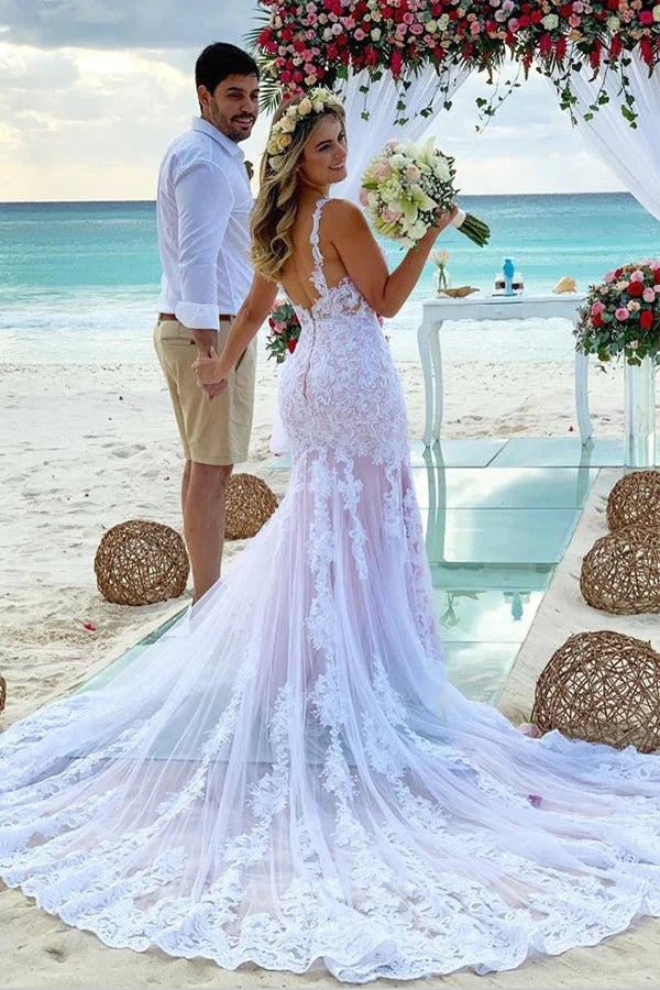 Vestido de novia de sirena con tirantes finos y encaje para playa