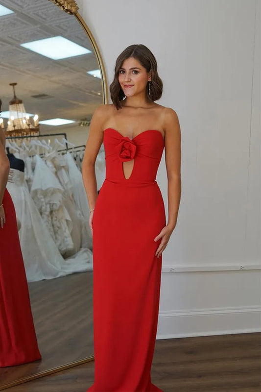 Vestido de fiesta largo de satén rojo con flores y sin tirantes de sirena