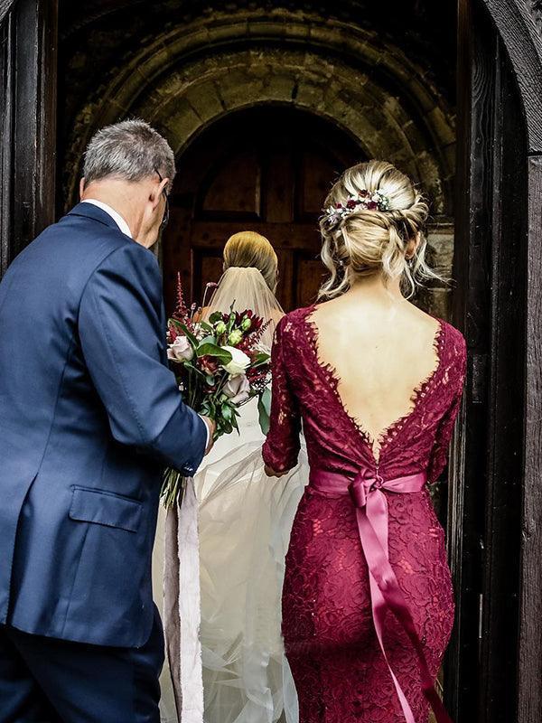Robe de demoiselle d'honneur bordeaux en dentelle à manches longues et jupe sirène BD090