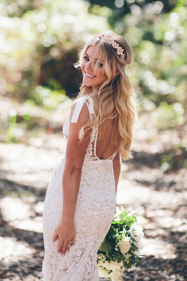 Meerjungfrau-Brautkleid aus Spitze mit V-Ausschnitt und Schleppe