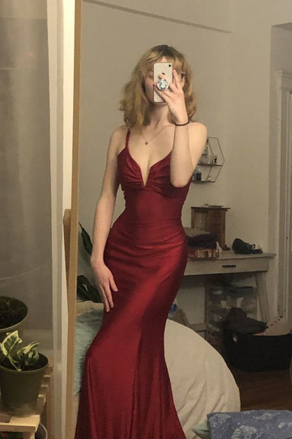 Vestido de fiesta largo de satén burdeos con escote en V y espalda cruzada de sirena
