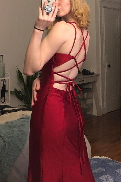 Vestido de fiesta largo de satén burdeos con escote en V y espalda cruzada de sirena