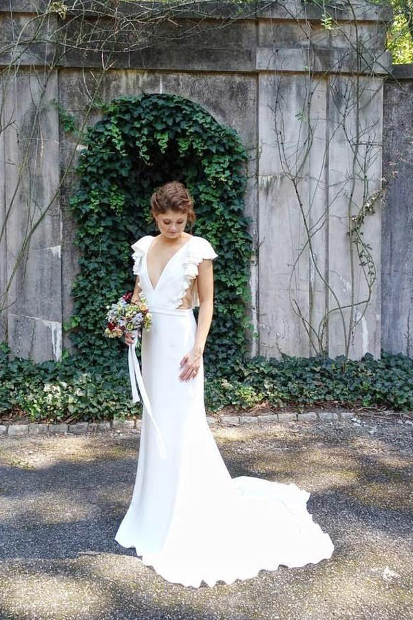 Meerjungfrau-Brautkleid mit V-Ausschnitt und Flügelärmeln und Rüschen