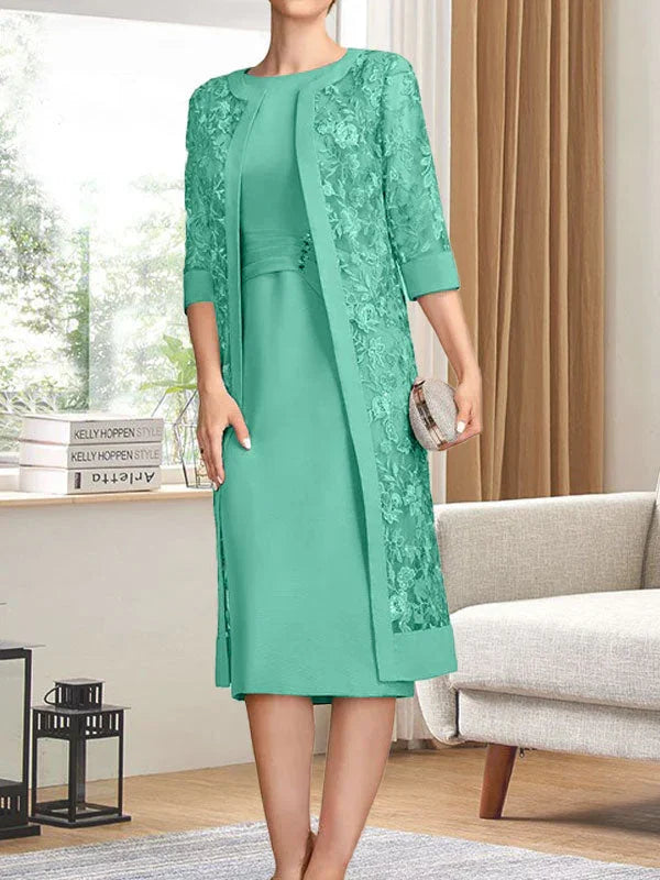 Robe de mère de la mariée en mousseline, coupe fourreau/colonne, longueur genou, avec paillettes plissées